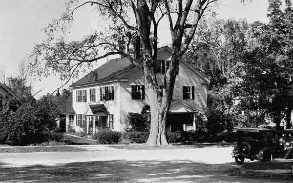 305 King St